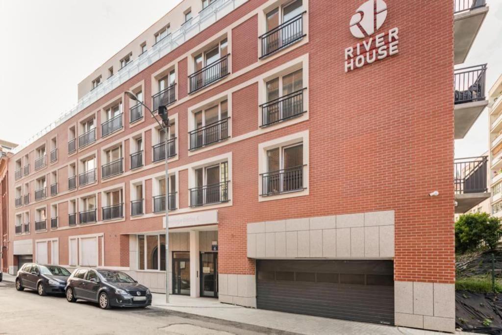 Modern Riverside Apartment With Free Parking Space Stettino Esterno foto