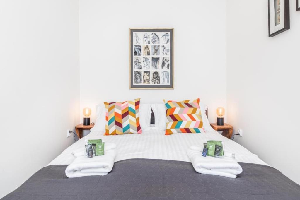 Modern Riverside Apartment With Free Parking Space Stettino Esterno foto