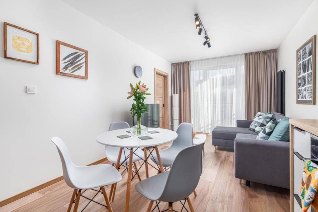 Modern Riverside Apartment With Free Parking Space Stettino Esterno foto