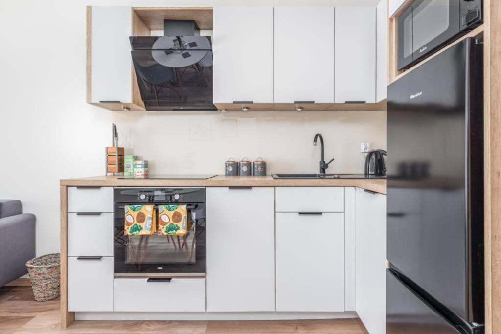 Modern Riverside Apartment With Free Parking Space Stettino Esterno foto