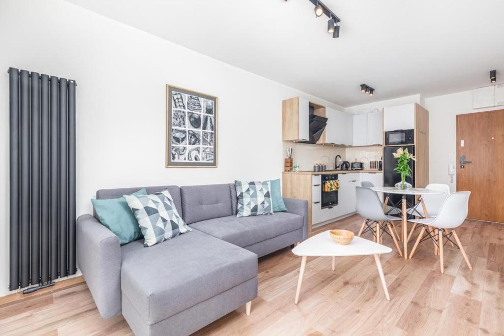 Modern Riverside Apartment With Free Parking Space Stettino Esterno foto