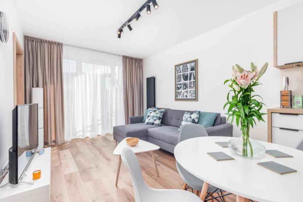 Modern Riverside Apartment With Free Parking Space Stettino Esterno foto